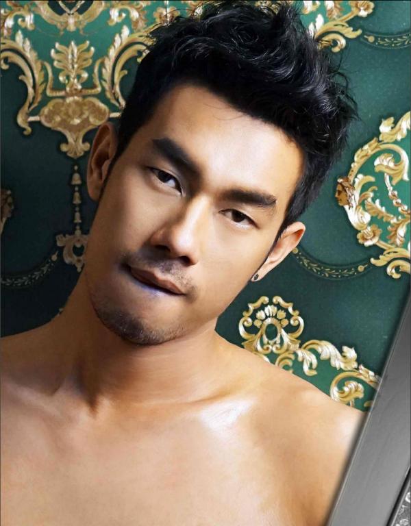 MAN-OMG-3---Guy-On-Hot-Street